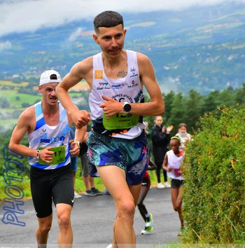 Ludovic Delpuech à l'effort en montée en montagne