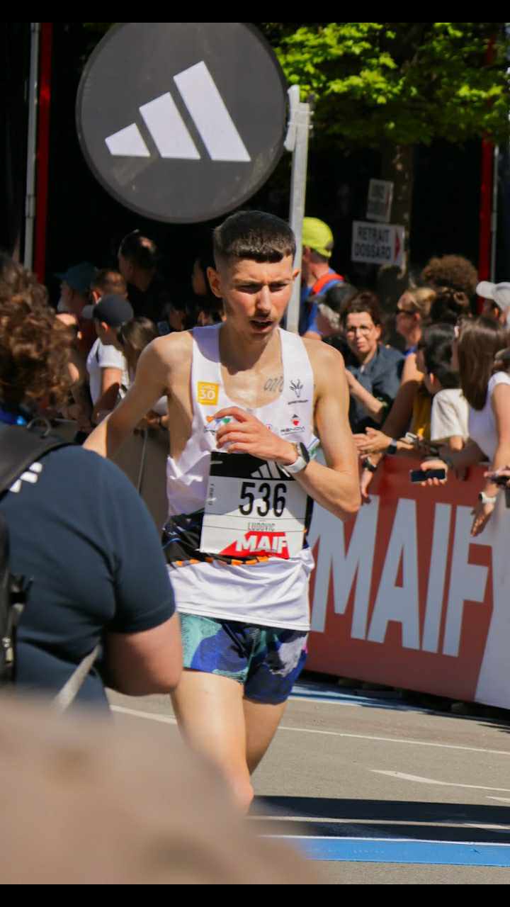 Ludovic Delpuech à l'arrivée du marathon MAIF, dossard 536