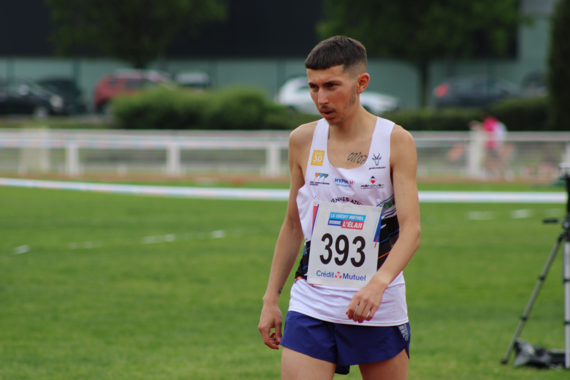 Ludovic Delpuech, portrait sur la piste, dossard 393